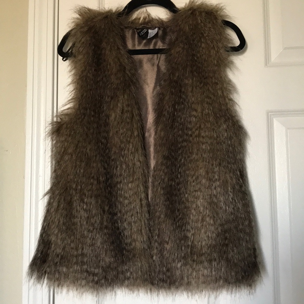 H&M Divided Faux Fur Vest